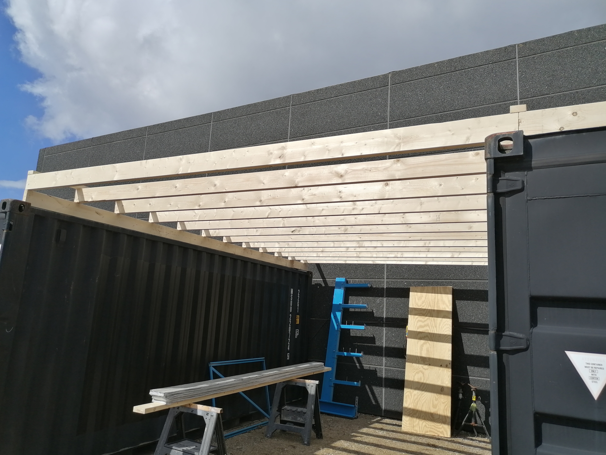Carport / Garage